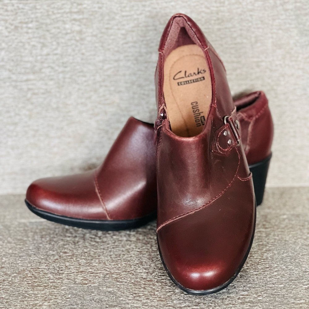 NWT. Clarks Collection soft cushion Genette Harper burgundy Leather Shoes.